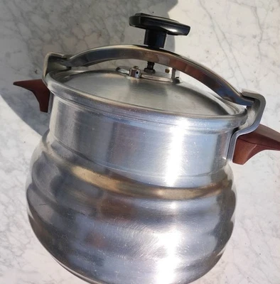 Rare cocotte minute seb bombee 9 litres  pure aluminium Tres RARE 2-1956 - Photo 1/4