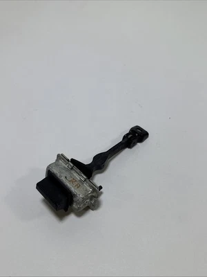 Cadillac ATS 2013-2018 puerta delantera derecha bisagra correa tapón OEM Foto 1 de 4