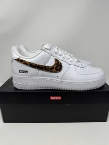 Talla 11.5 Supreme Goodenough Nike Air Force 1 Zapatillas bajas blancas IM3483-100 Nuevas - Imagen 1 de 8