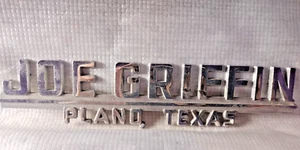 JOE GRIFFIN PLANO, TEXAS - METAL CAR DEALERSHIP EMBLEM - VINTAGE - Picture 1 of 5
