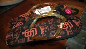 San Francisco Giants flip flops WOMEN'S XL 11-12 New w tags Forever Collectibles - Picture 1 of 2