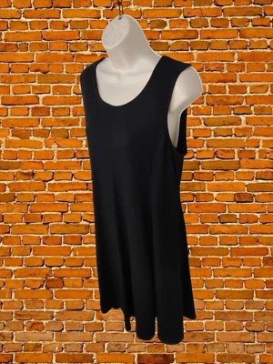UNIQLO BLACK DRESS MEDIUM VISCOSE WOMENS SLEEVELESS TANK T-SHIRT CASUAL SHORT  - Image 1 of 4