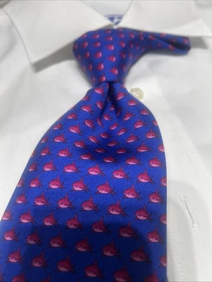 Corbata Robert Talbot Tiburón 57x3,75 Azul Multicolor Seda EE. UU. Impecable Lujo Foto 1 de 4