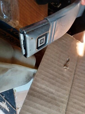 Impala SS Chevrolet GM OEM 94 receptor de cinturón de seguridad delantero derecho hembra  Foto 1 de 4