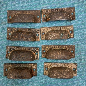 ANTIQUE 8 DRAWER PULLS SASH LIFTS WINDOW LIFTS CABINET PULLS ORNATE - Picture 1 of 17