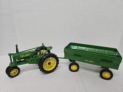 Vintage Die-Cast ERTL John Deere 1937 Model Tractor/Trailer1/16 Scale 5824-9515  - Image 1 of 4