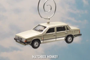 Custom Gold Metallic Volvo 760 GLE 4 door Sedan Christmas Ornament 1/76 Adorno - Picture 1 of 9