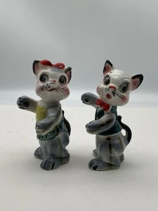 Vintage Tall Hugging Cats Salt & Pepper Shakers Anthropomorphic Japan - Picture 1 of 9