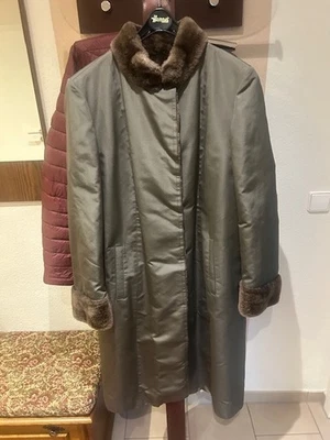 Damen-Wintermantel mit Pelzfutter, Größe 42, olivgrün - Bild 1 von 2