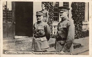 Postal de la Primera Guerra Mundial Marshall Foch y General John Pershing Chaumont, Francia 1910 RPPC - Imagen 1 de 2