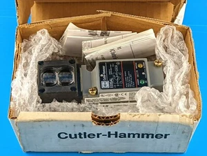 NEW Cutler Hammer E51BLP1P3 Photoelectric Proximity Switch E51SAL E51DP1 E51RAP3 - Picture 1 of 3