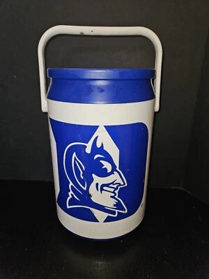 Kooler Kraft 1997 131/2" enfriador de latas Duke University Blue Devils tiene capacidad para 8 latas de 12 OZ Foto 1 de 4