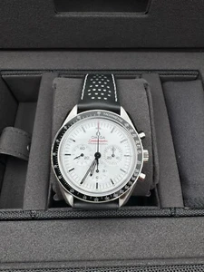 2025 OMEGA Speedmaster Moonwatch Leather Strap Watch 42mm 310.32.42.50.04.002 - Picture 1 of 12