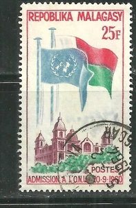 MALAGASY 326 USED U.N. AND MALAGASY FLAGS OVER GOVERMANT BUILDING #3 - Picture 1 of 1