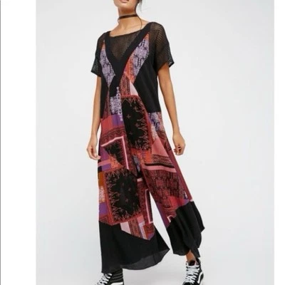 Mono Free People Talla XS Todo Remendado Pierna Ancha Retazos Cuello en V Foto 1 de 4