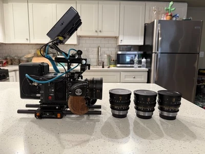 Kit de cámara RF 6K Komodo-X RED — Pocas horas | Excelente estado | Listo para disparar Foto 1 de 4