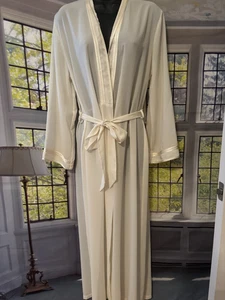 Jones of New York Silky Buttercream Long Robe w/ Attached Belt GORGEOUS S/M MINT - Picture 1 of 15