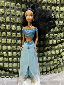 Simba Spielzeug Disney Prinzessinnen Jasminpuppe mit Kleidung aus dem Film Aladdin - Bild 1 von 10