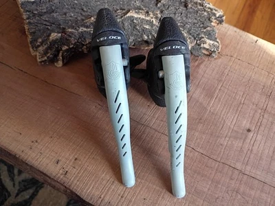 Campagnolo Veloce 2/3x 8 Speed Road Bike Shifter Set - Image 1 of 4