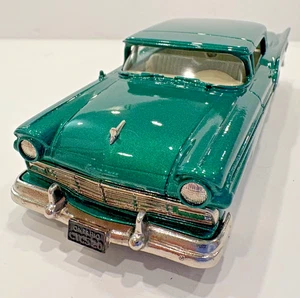Modellino auto pressofuso Ford Fairlane 1957 1:43 NOS #35 di Brooklin Models-Inghilterra - Foto 1 di 17