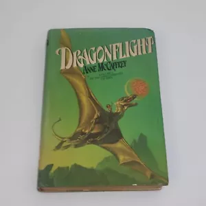 DRAGONFLIGHT Anne McCaffrey Vol 1 First Printing Del Rey Book Hardcover 1978 USA - Foto 1 di 12