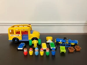18 Stück Konvolut Vintage Fisher Price Little People, Fahrzeuge & Zubehör - Bild 1 von 11