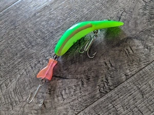 Vintage circa 1982 HEDDON JOINTED TADPOLLY with FIRE TAIL Green Fishing Lure - Picture 1 of 8