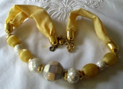 Collier réglable couleur or ruban jaune perles à facettes bijou vintage 1836 - Photo 1/4