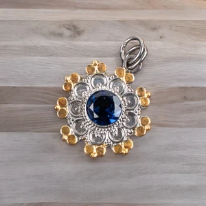 Handmade 925 Sterling Silver Jewelry London Blue Topaz Gemstone Pendant - Picture 1 of 3