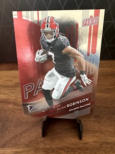 Bijan Robinson 2024 NSCC Panini Silver Pack Promo Foil Atlanta Falcons - Foto 1 di 2