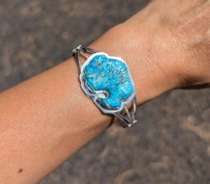 Brazalete Navajo Tallado Bisonte Kingman Turquesa Plata Esterlina Talla 6.5 pulgadas - Imagen 1 de 8