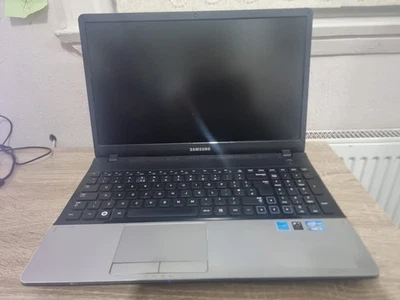 Samsung NP300E5A laptop, i3 , 15.6", Windows 7 , 500Gb HDD, 6Gb RAM (G16). - Image 1 of 4