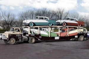 1956 Oldsmobile auf Träger 4x6 Randlos FOTO - Bild 1 von 1