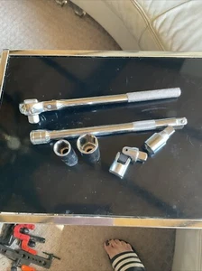 Tiefe Steckschlüssel, Schraubenschlüssel & Verlängerungen - Bild 1 von 2