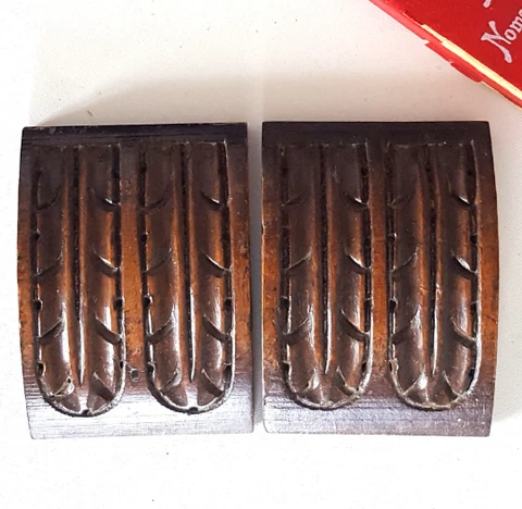 2 Scroll leaf carving corbel bracket 2 in - Antique french architectural salvage Cover