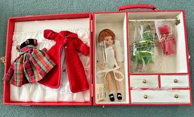 Tonner 8” Betsy McCall, Tiny Betsy Christmas Baúl Set BC6302 NUEVO EN CAJA Foto 1 de 4