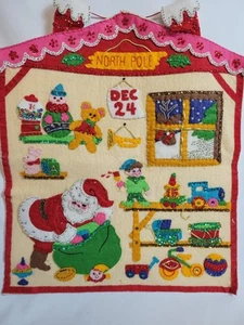 70er Bucilla Christmas Santa's Workshop 2834 Pailletten Filz Wandbehang fertig - Bild 1 von 23