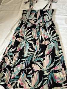 Preowned ~ TORRID Women's Smocked Summer Dress ~ Floral ~ Size 1 - Picture 1 of 7