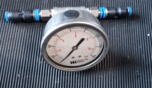 WEISS 160 PSI PRESSURE GAUGE W/ 1/4 STAINLESS TEE W/ FESTO X2 6mm FITTINGS (IN3 - Imagen 1 de 5