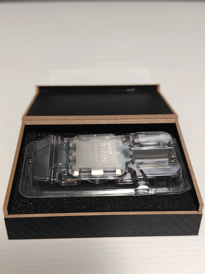 AMD Ryzen 7 7800X3D  - Immagine 1 di 3