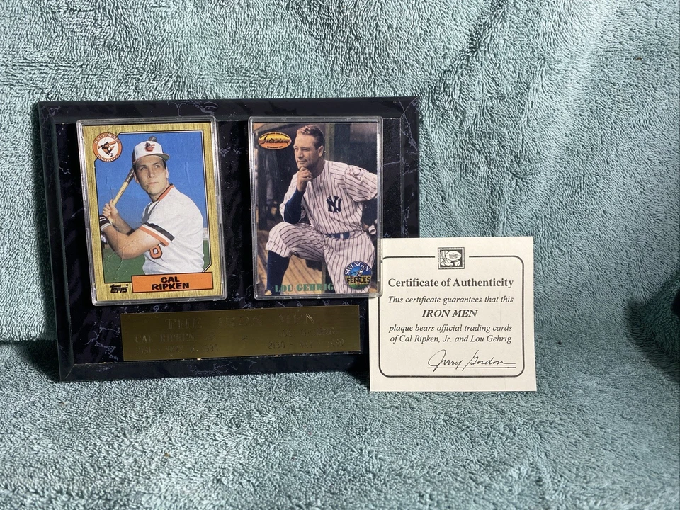 The Iron 男式 - CAL RIPKEN JR. & LOU GEHRIG 墙板带亲笔签名证书 — 第 1/1 张图片