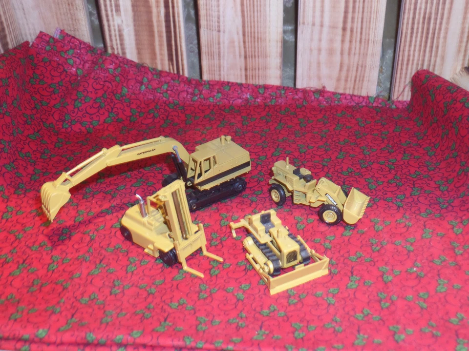 NZG CAT Caterpillar zum Aussuchen unbespielt 1:87 Bagger Radlader Sammlung ... - Bild 1 von 1