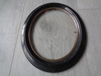 ANCIEN CADRE OVAL EN BOIS NOIRCI ET LAITON XIXE VERRE PLAT - Photo 1/4