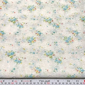 "Tela vintage de ojales de encaje floral blanquecina sin marca por medio patio 18"" x 46" - Imagen 1 de 4