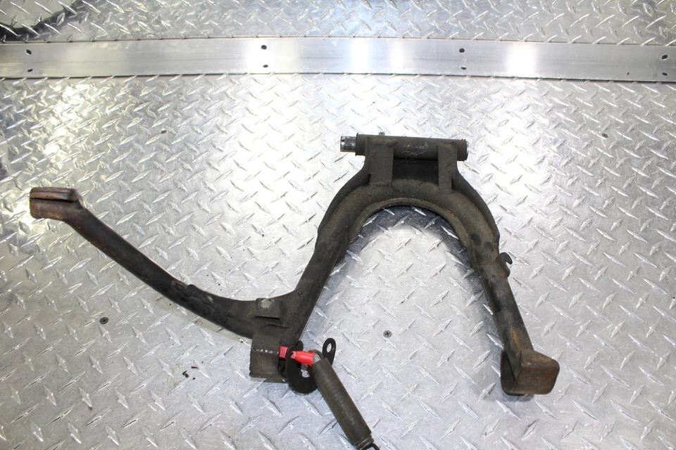 1982 年 HONDA NIGHTHAWK 750 CB750SC 中心主支架 — 第 1/1 张图片