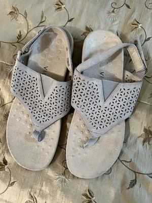 VIONIC T-Strap Sandals 8.5 Taupe Grey Perforated Leather w/ Backstrap - Image 1 of 4