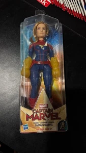 Marvel COSMIC CAPTAIN MARVEL 11" Puppe mit Zubehör - Bild 1 von 3