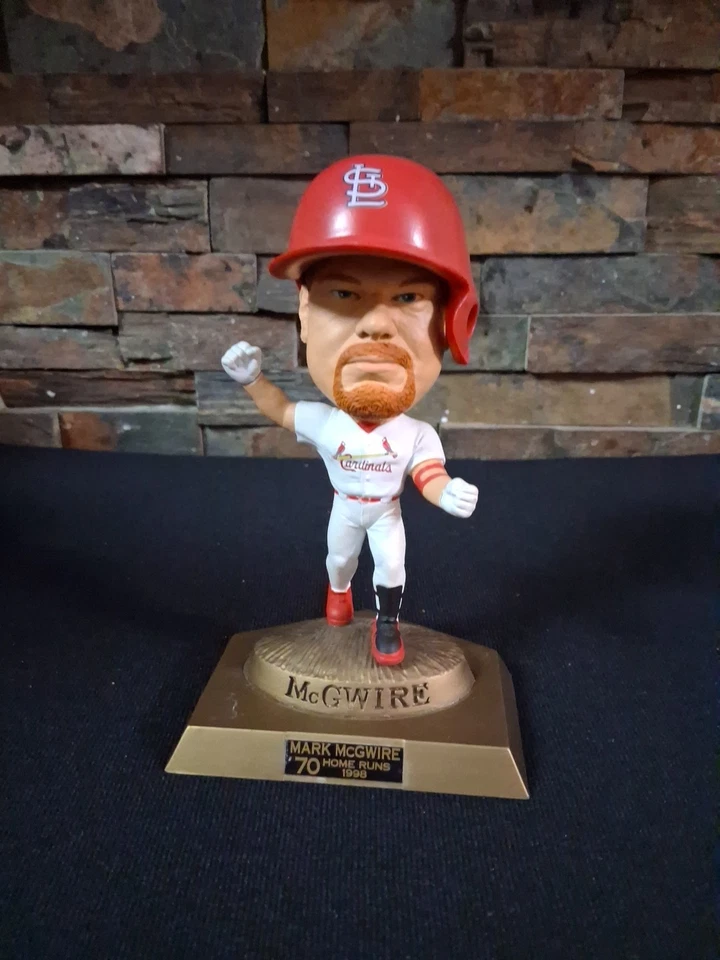 Памятная фигурка Headliners XL MARK MCGWIRE 70 Home Runs Bobblehead 1998 MLB - Изображение 1 из 4
