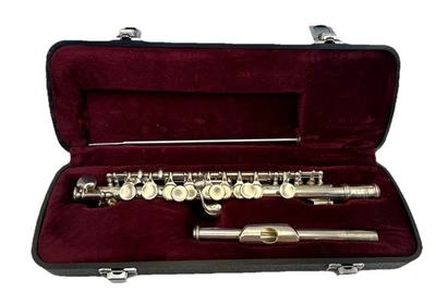 Jupiter JPC - 301 PICCOLO plateado y estuche negro con forro rojo Foto 1 de 4