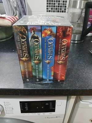 THE HEROES OF OLYMPUS 4 BOOK SET RICK RIORDAN NEW & SEALED KIDS BOOKS - Image 1 of 4